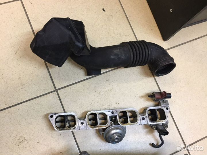 Впускной коллектор Toyota avensis 1az
