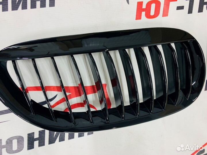 Решетка на BMW 6 E63 стиль M-Performance триколор