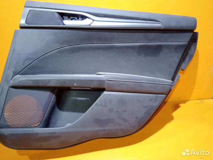 Обшивка задней правой двери на Ford Mondeo 5