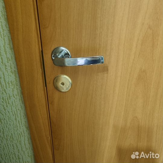 Межкомнатные двери бу с коробкой 70 см и 80см