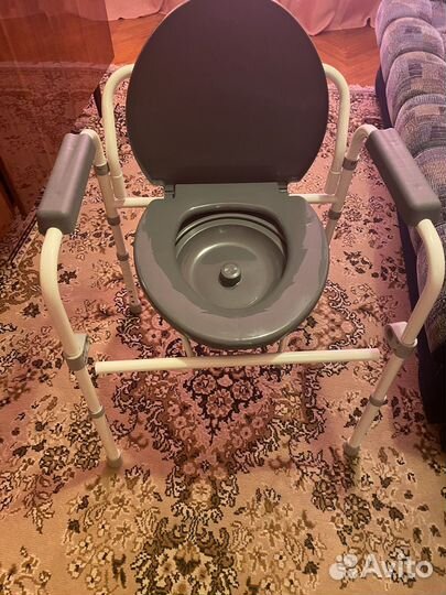 Ходунки и туалет для инвалида, пожилого человека