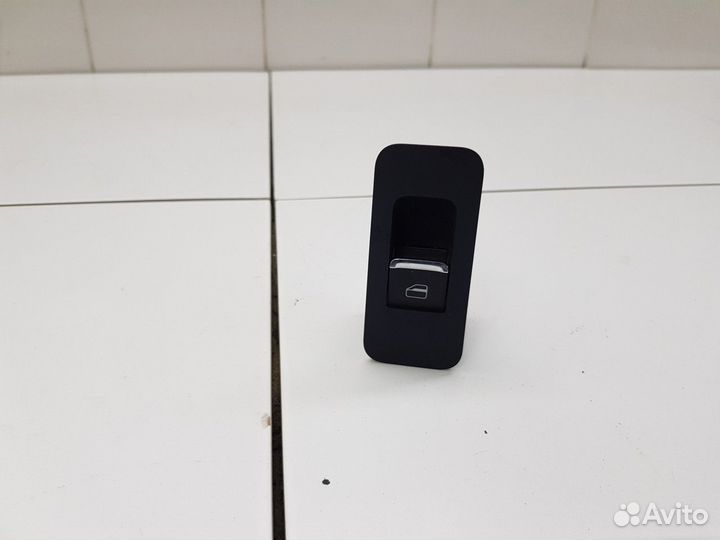 Кнопка заднего левого стеклоподъемника