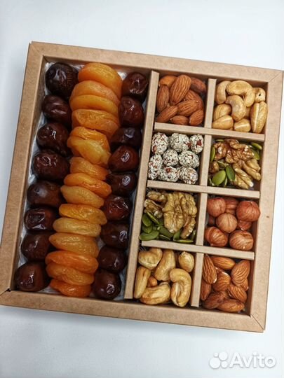 Подарочные наборы из орехов и сухофруктов