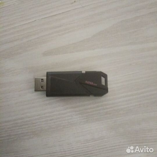 USB флешка на 128 Гиг