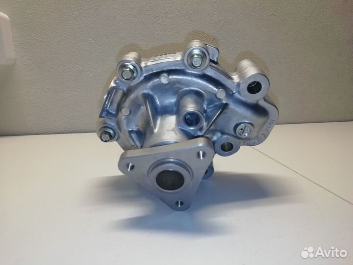 PE01-15-010B помпа насос для мазды 6