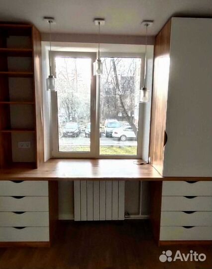 Детская рабочая зона у окна