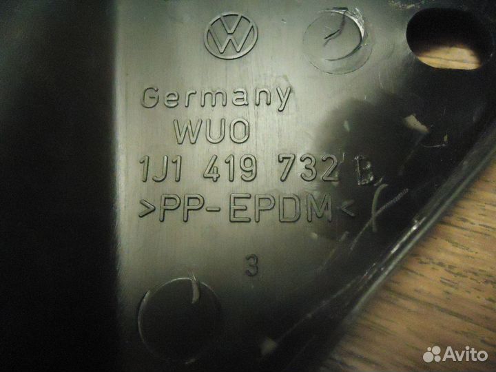 Пыльник рулевой колонки Skoda Octavia A4 Tour