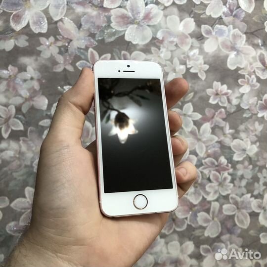 iPhone SE, 32 ГБ