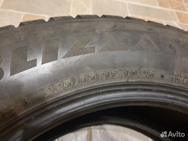 Bridgestone Blizzak DM-V2 225/65 R17