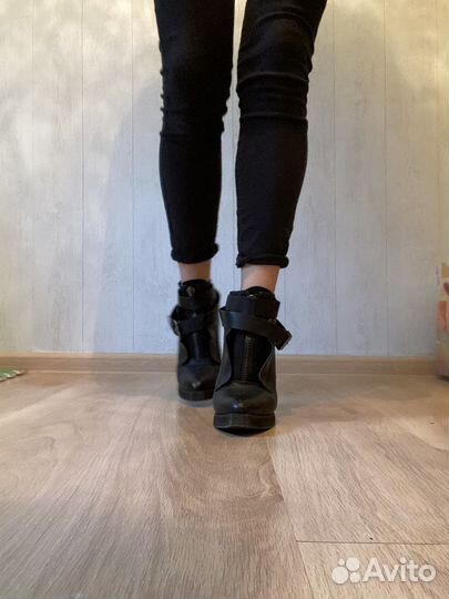 Ботинки женские