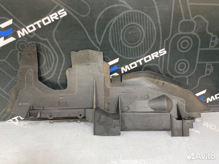 Воздуховод радиатора правый Audi Q7 4L BAR 2007