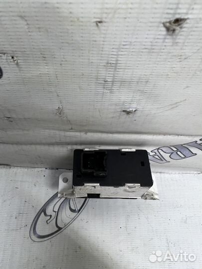 Кнопка аварийной остановки Ford Focus 1