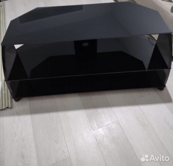 Стеклянная тумба под телевизор