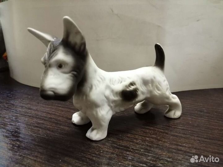 Статуэтка собаки фарфор Чехословакия