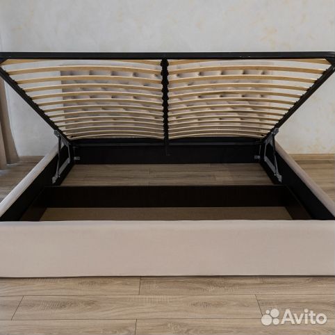 Кровать двуспальная