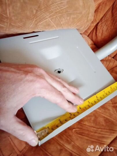 Подcтавки под полочные колонки крепятся к стене