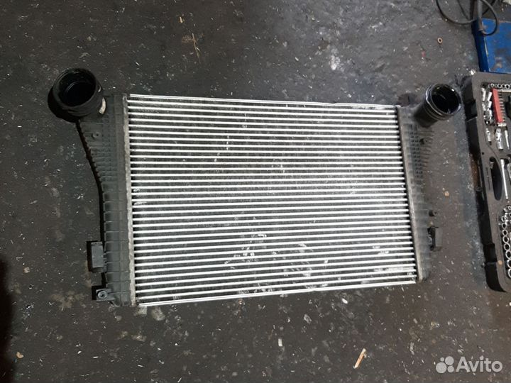 Радиатор интеркуллера Фольксваген Тоуран Кадди 1.9