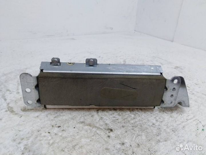 Подушка безопасности в сиденье заднее