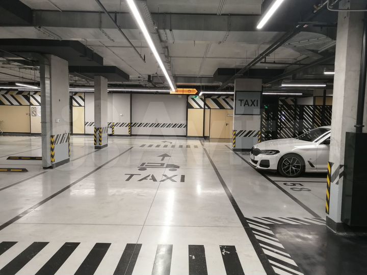 Машиноместо, > 30 м²