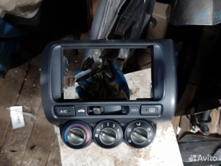 Honda fit(джаз) GD c 2001г рамка магнитолы 2DIN