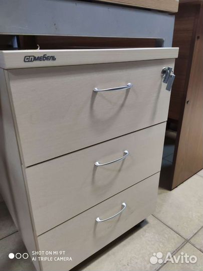 Стол на металлокаркасе