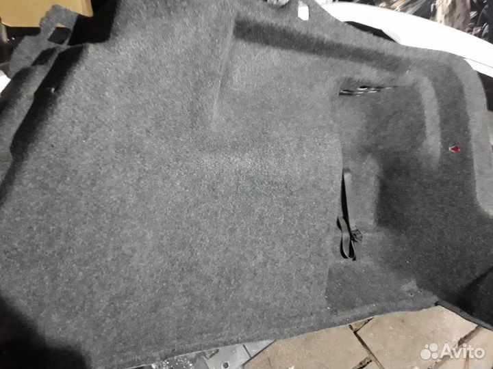 Обшивка багажника Skoda Rapid правая