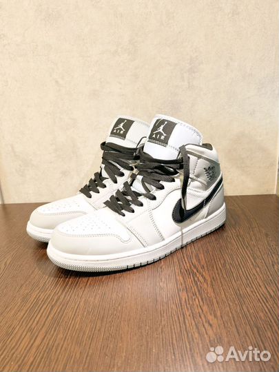 Nike air jordan 1 mid smoke grey