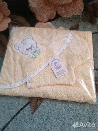 Полотенце-уголок с капюшоном и рукавичкой