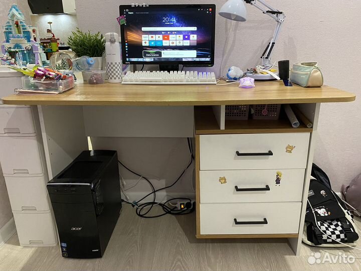 Письменный стол IKEA