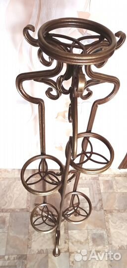 Подставка под цветы кованая