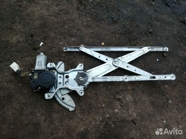 Стеклоподъемник прав передний Toyota Hiace Regius