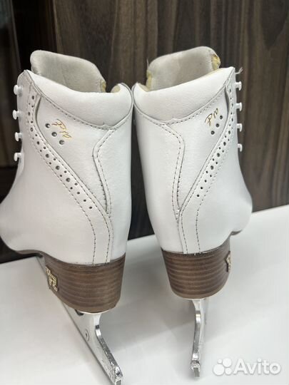 Коньки Risport RF3 Pro 230, Matrix Supreme 8 3/4