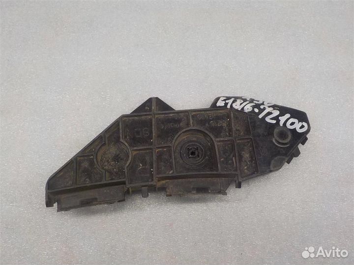 Кронштейн заднего бампера правый Toyota Corolla