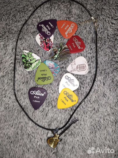 Подвеска гитара, медиаторы