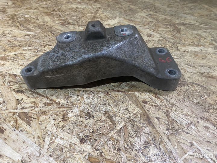 Кронштейн опоры кпп VW Passat B6 B7 B8 CC 05-21