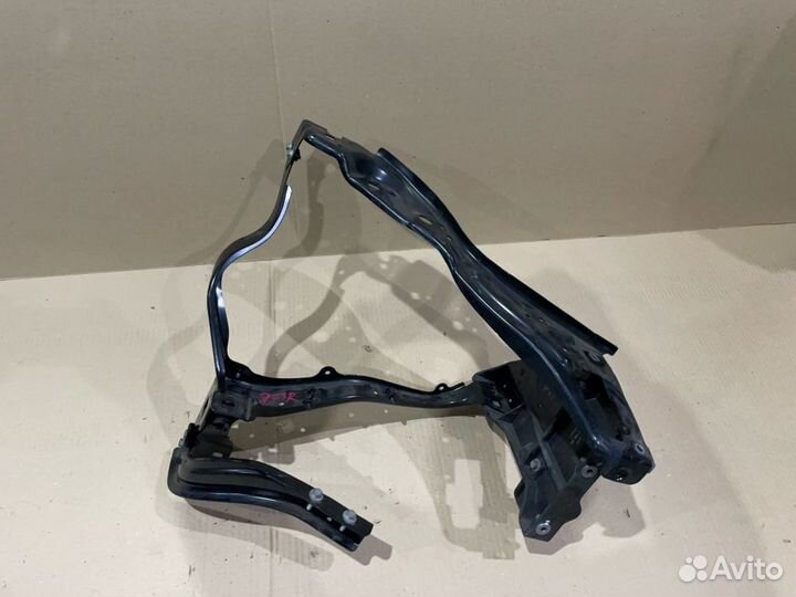 Рамка радиатора над фарой передняя правая