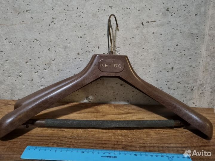 Вешалки плечики для верхней одежды