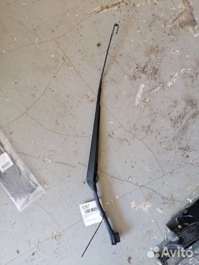 Поводок стеклоочистителя передний левый Mazda 6 GG