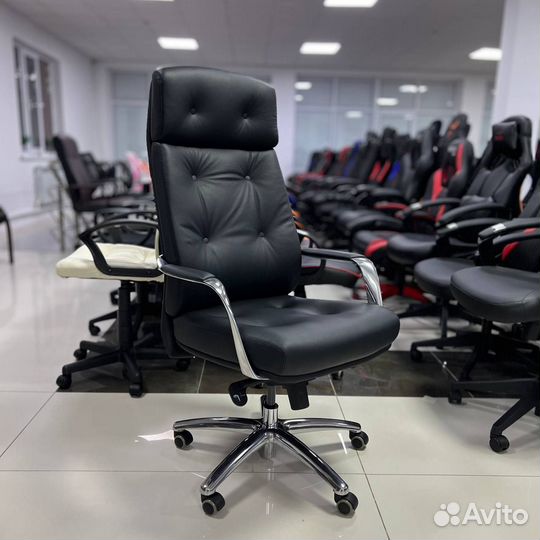 Офисное кресло