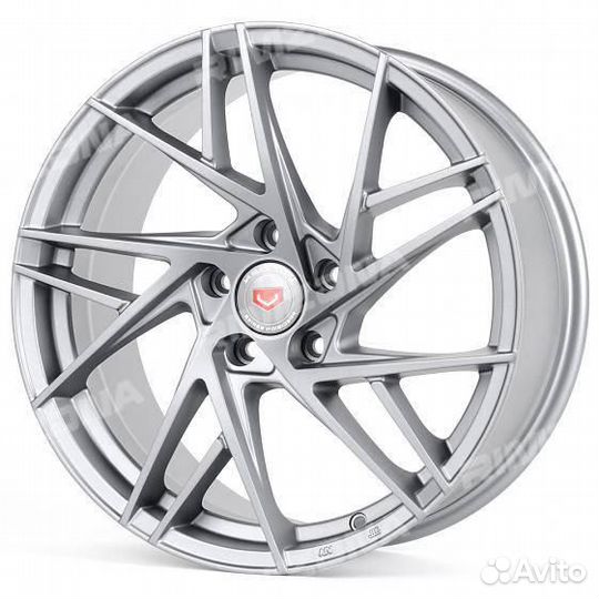 Литой диск в стиле vossen R18 5x114.3