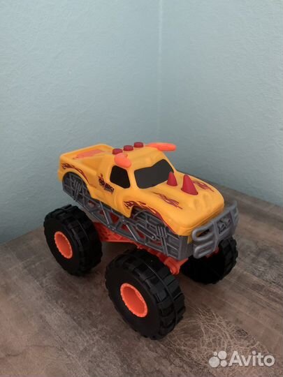 Hot wheels машина