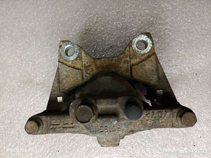 Суппорт задний левый Dodge Nitro