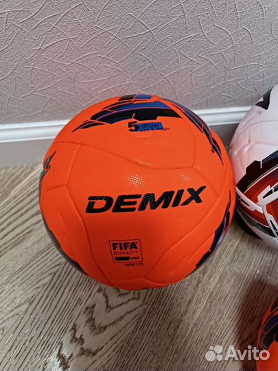 Футбольный мяч Demix зимний р. 5 Fifa Quality Pro