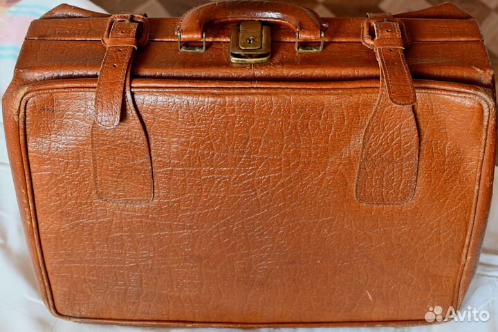 Антикварный чемодан