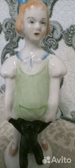 Статуэтка фарфор