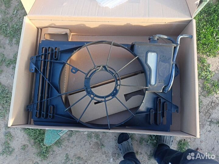 Диффузор радиатора тойота виш