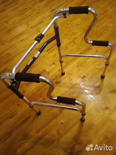 Ходунки для взрослых шагающие