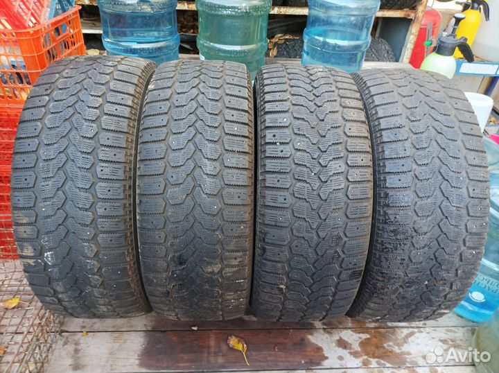 Yokohama Ice Guard Stud IG55 215/55 R17 98G