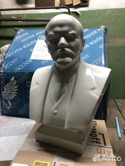 Бюст Ленин