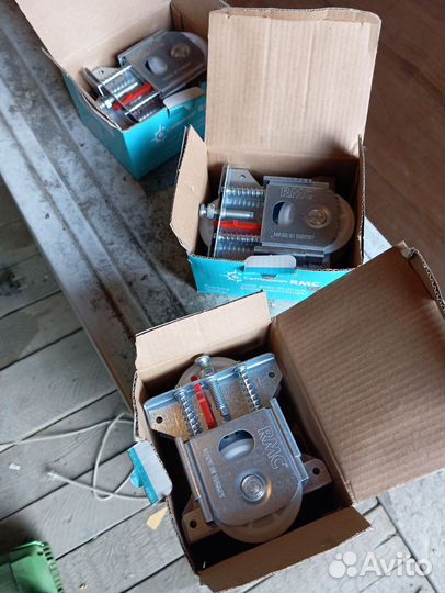 Мебельная фурнитура ролики для шкафа купе